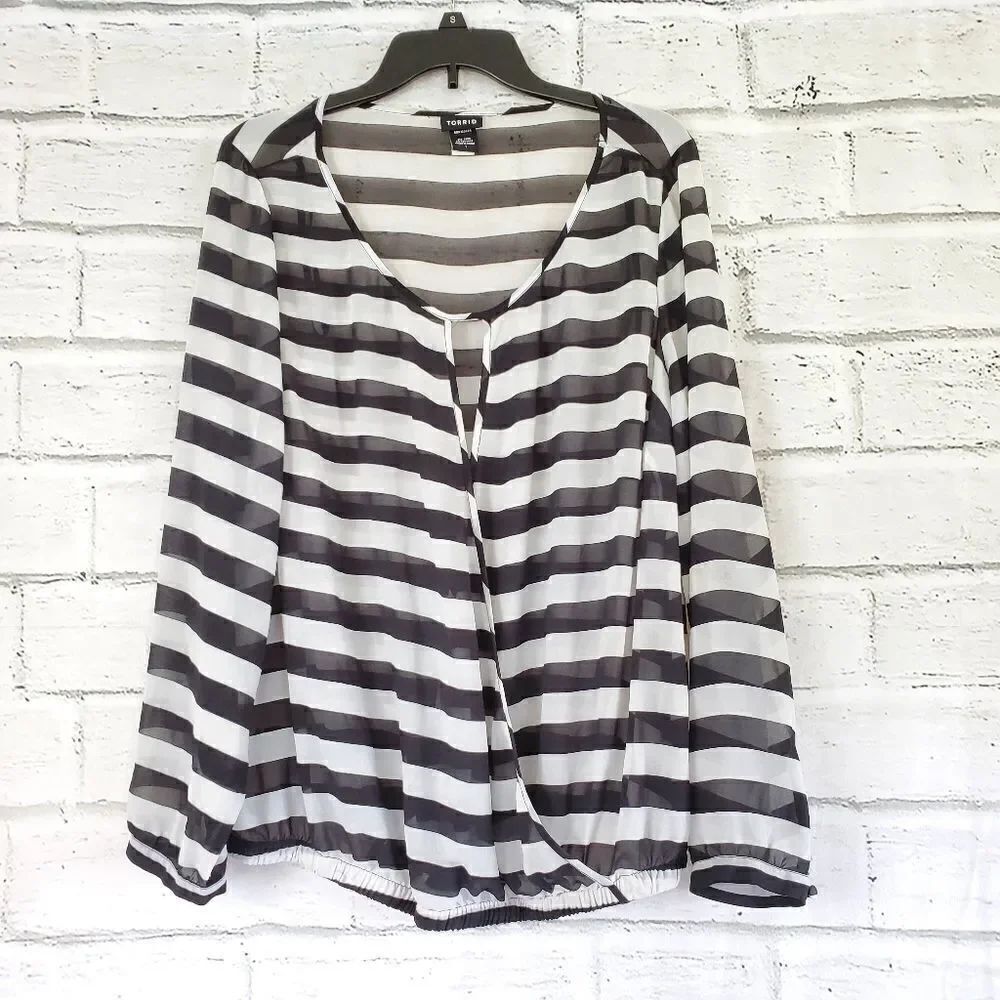 Torrid black white striped long sleeve shirt